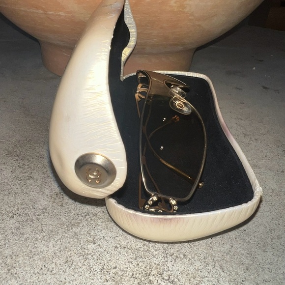 Authentic RARE Vintage Y2K CHANEL Crystal CC Logo Shield Sunglasses 4073-B - Picture 5 of 16